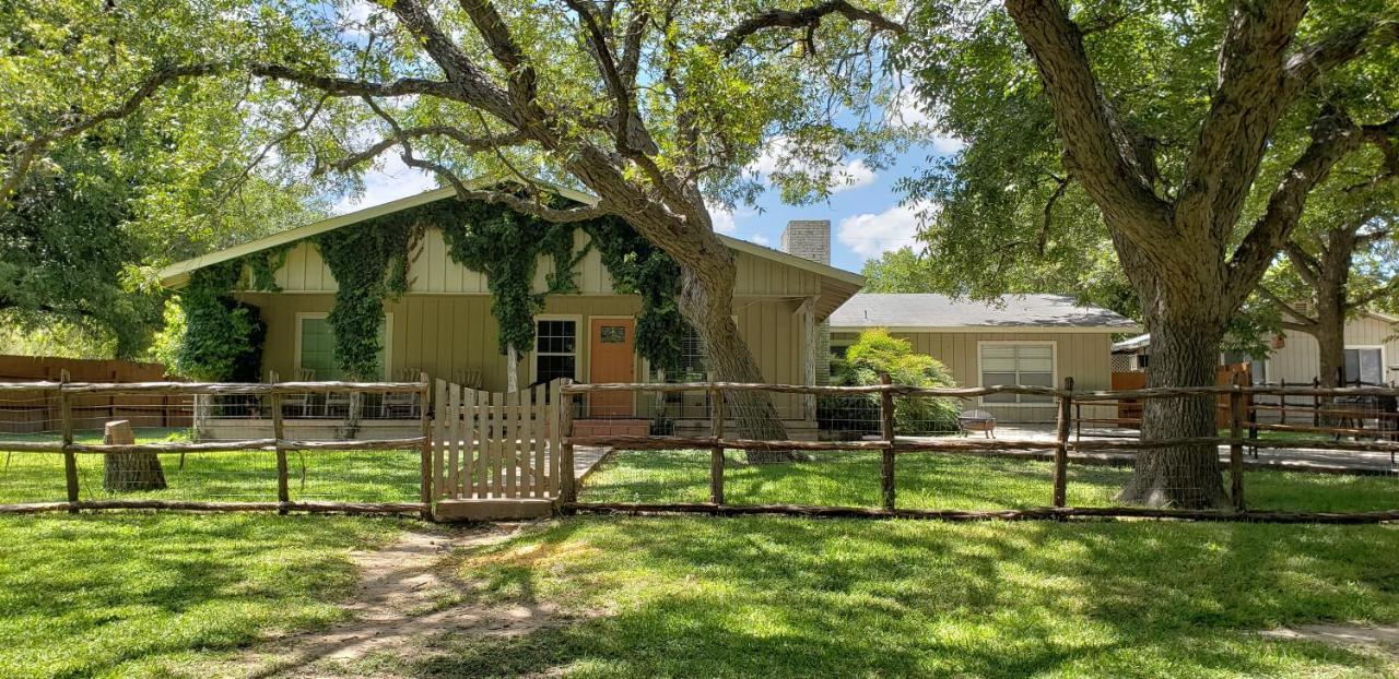 Seven Bluff Cabins Concan Dış mekan fotoğraf